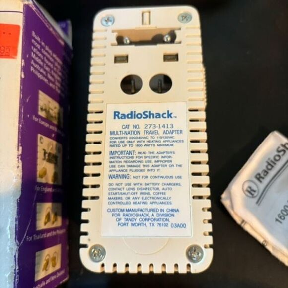 Radio Shack 1600 Watt Foreign Travel Voltage Converter - Picture 3 of 5